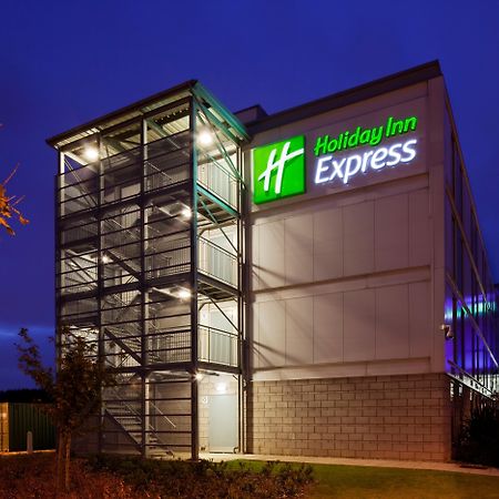 Holiday Inn Express London Stansted Airport, An Ihg Hotel Stansted Mountfitchet Kültér fotó